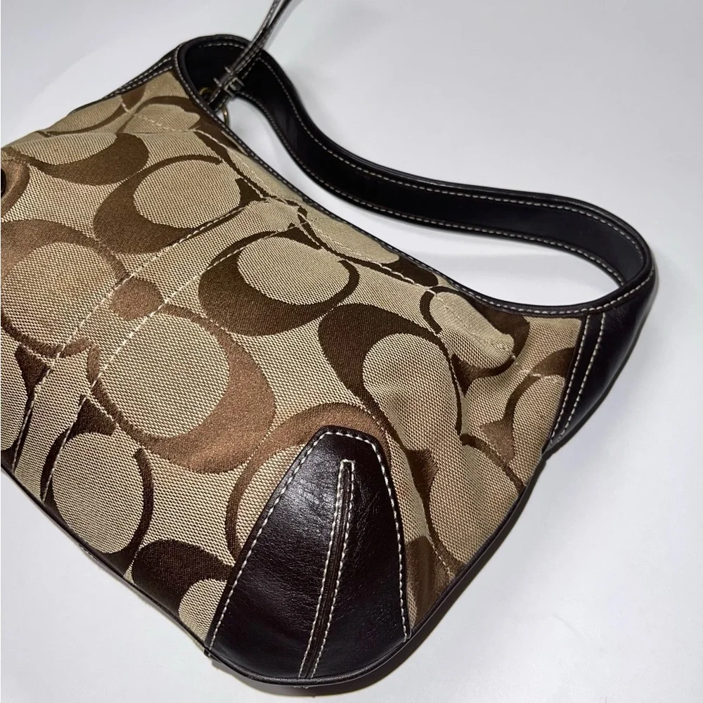 COACH VINTAGE MODEL HANDBAG